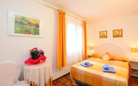 Puig Dels Daus: Pièce, Chambre, Meubles, Lit, Propriété, Design Intérieur, Bâtiment, Drap De Lit, Cadre De Lit, Immobilier