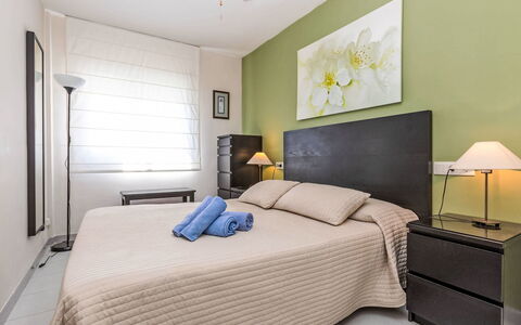 Apartaments Blau Mar: Meubles, Lit, Design Intérieur, Chambre, Sol, Sol, Literie, Drap De Lit, Pièce, Plafond