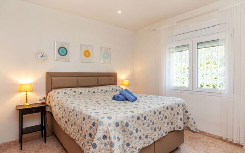 Encanto Iv: Meubles, Lit, Design Intérieur, Chambre, Drap De Lit, Literie, Sol, Pièce, Sol, Plafond