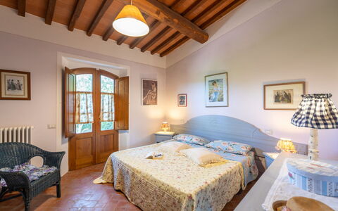 Gaiole in Chianti 915: Meubles, Design Intérieur, Table, Plafond, Pièce, Sol, Sol, Lit, Chaise, Chambre