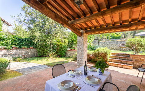 Gaiole in Chianti 915: Meubles, Pot De Fleur, Plante D'Appartement, Table Cuisine Et Salle A Manger, Chaise, Brique, Jardin, Recours, Ombre, Patio