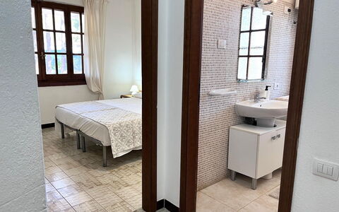 Villasimius 674: Sol, Mur, Design Intérieur, Sol, Bois, Meubles, Chambre, Lit, Appartement, Éclairage