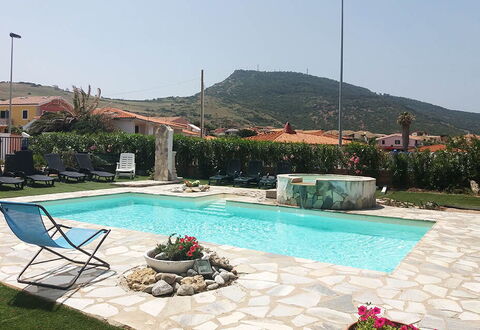 Residenza Agnese Sardegna: Piscine, Recours, Mobilier De Jardin, Loisir, Dalle, Caractéristique De L'Eau, Eco Hôtel, Parapluie, Ombre, Hacienda