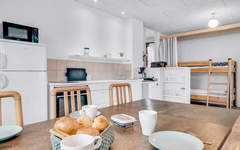 Jantje - 200M from the Sea: Bois, Domicile, Porche, Plate-Forme, Dur, Toit, Tache De Bois, Parquet, Eco Hôtel