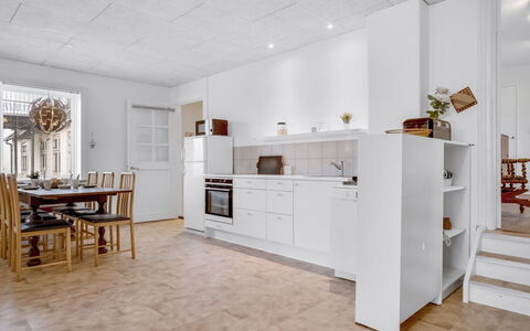 Jantje - 200M from the Sea: Bois, Domicile, Porche, Plate-Forme, Dur, Toit, Tache De Bois, Parquet, Eco Hôtel