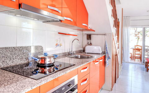 Palmera Ii: Cuisine, Principaux Appliance, Appareil De Cuisine, Comptoir, Bois, Evier, Design Intérieur, Sol, Cabinetry, Domicile