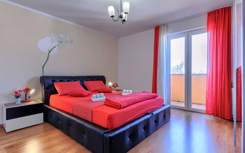 Soriso: Meubles, Lit, Design Intérieur, Chambre, Sol, Sol, Drap De Lit, Pièce, Literie, Plafond