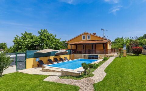 Soriso: Zone Résidentielle, Piscine, Toit, Domicile, Chalet, Porche, Ombre, Recours, Biens, Ferme