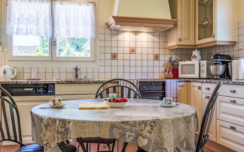 Hauts-De-Genthod: Meubles, Cuisine, Design Intérieur, Comptoir, Appareil De Cuisine, Sol, Cabinetry, Bois, Pièce, Sol