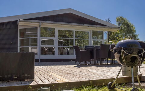 Tayana - 500M from the Sea: Bois, Toit, Meubles, Ombre, Porte, Domicile, Plate-Forme, Mobilier De Jardin, Porche, Structure En Plein Air