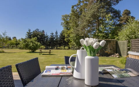 Tayana - 500M from the Sea: Meubles, Mobilier De Jardin, Arbuste, Tableau De Plein Air, Lot Terre, Chaise, Table Cuisine Et Salle A Manger, Jardin, Ombre, Aménagement Paysager