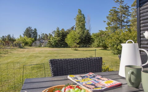 Tayana - 500M from the Sea: Herbe, Arbuste, Lot Terre, Domicile, Meubles, Chalet, Mobilier De Jardin, Pelouse, Jardin, Aménagement Paysager