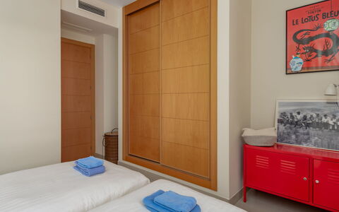 Estepona 647: Meubles, Design Intérieur, Bois, Sol, Sol, Pièce, Chambre, Éclairage, Porte, Lit