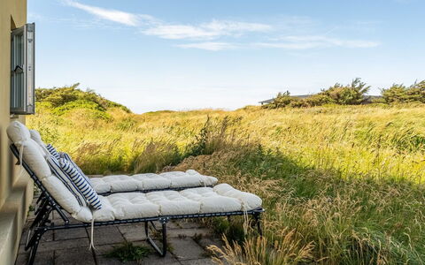 Amina - 200M from the Sea: Bleu, Piscine, Meubles, Mobilier De Jardin, Recours, Chaise, Ombre, Eco Hôtel, Pot De Fleur