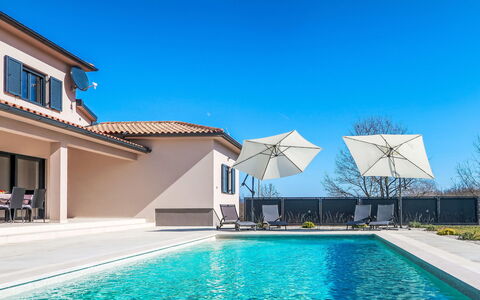 Villa Temelia: Bleu, Piscine, Recours, Mobilier De Jardin, Composite, Parapluie, Ombre, Eco Hôtel, Loisir, Villa