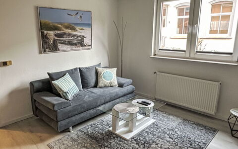 Boddenidyll: Meubles, Sol, Canapé, Design Intérieur, Sol, Bois, Salon, Pièce, Appartement