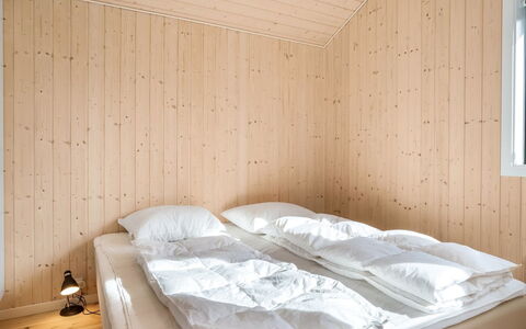 Angelie - from the Sea: Bois, Chambre, Design Intérieur, Sol, Plafond, Sol, Lit, Drap De Lit, Pièce, Literie