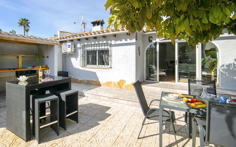 Isa: Meubles, Mobilier De Jardin, Pot De Fleur, Plante D'Appartement, Chaise, Comptoir, Ombre, Patio, Recours, Cuisine
