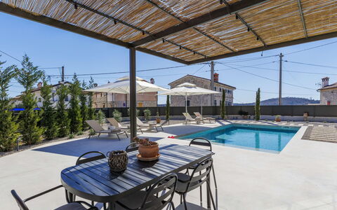 Minda: Piscine, Mobilier De Jardin, Recours, Balancelle, Ombre, Hôtel, Ville Resort, Thermes, Eco Hôtel, Parapluie