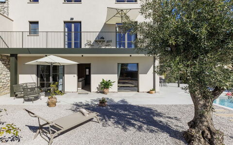 Minda: Piscine, Mobilier De Jardin, Recours, Balancelle, Ombre, Hôtel, Ville Resort, Thermes, Eco Hôtel, Parapluie