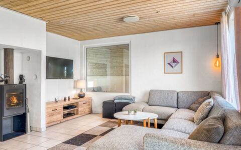 Nikolce - 300M to the Fjord: Meubles, Design Intérieur, Sol, Canapé, Sol, Mur, Bois, Plafond, Pièce, Salon