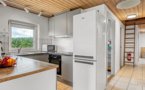 Nikolce - 300M to the Fjord: Cuisine, Appareil De Cuisine, Sol, Principaux Appliance, Design Intérieur, Comptoir, Bois, Sol, Plafond, Électroménager