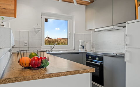 Nikolce - 300M to the Fjord: Cuisine, Comptoir, Appareil De Cuisine, Design Intérieur, Sol, Meubles, Bois, Principaux Appliance, Cabinetry, Plafond