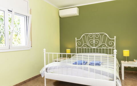 Junqué-Verdure: Lit, Literie, Chambre, Design Intérieur, Meubles, Drap De Lit, Sol, Sol, Linge, Plafond