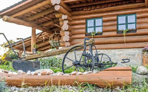 Quiet Place Cabin: Meubles, Design Intérieur, Sol, Sol, Bois, Table, Pièce, Plafond, Éclairage, Appartement