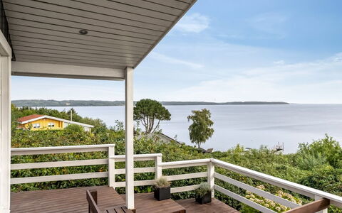 Gesine - 50M to the Fjord: Bois, Porche, Plate-Forme, Balcon, Dur, Chalet, Ombre, Planche, Balustrade, Tache De Bois