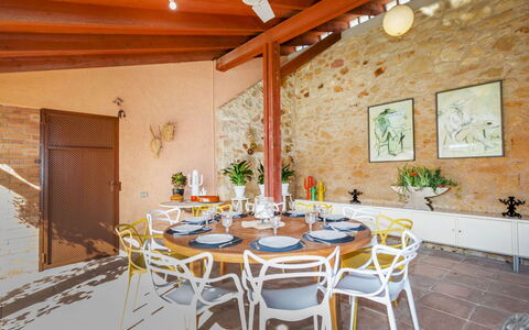Top Villa Chantal Airco: Meubles, Table, Chaise, Design Intérieur, Table Cuisine Et Salle A Manger, Plafond, Restaurant, Salle À Manger, Tache De Bois, Plante D'Appartement