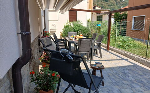 Irene: Meubles, Chaise, Mobilier De Jardin, Ombre, Porche, Balcon, Pot De Fleur, Plante D'Appartement, Tableau De Plein Air, Structure En Plein Air