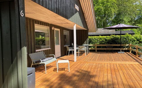 Angret - 200M from the Sea: Bois, Parquet, Porche, Dur, Tache De Bois, Sol, Plate-Forme, Planche, Siding, Ombre