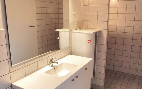 Angret - 200M from the Sea: Mur, Lavabo, Luminaire Plomberie, Sol, Design Intérieur, Évier, Sol, Plomberie, Robinet, Salle De Bains