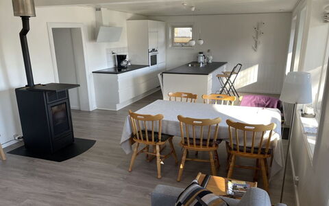 Angret - 200M from the Sea: Maison, Toit, Domicile, Chalet, Biens, Ferme, Villa, Porche, Siding