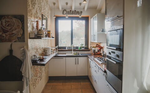 Villa Vernazza: Cuisine, Comptoir, Appareil De Cuisine, Design Intérieur, Meubles, Principaux Appliance, Cabinetry, Bois, Sol, Pièce