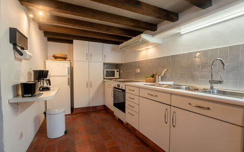 Dunezwin - Protected Cultural Heritage: Cuisine, Sol, Comptoir, Sol, Design Intérieur, Bois, Plafond, Appareil De Cuisine, Principaux Appliance, Meubles