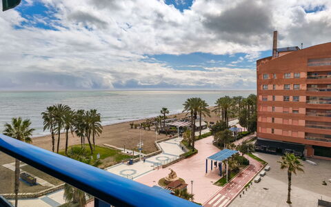 Malaga Pacifico: Meubles, Sol, Domicile, Sol, Chaise, Ombre, Appartement, Mobilier De Jardin, Plante D'Appartement, Table Cuisine Et Salle A Manger