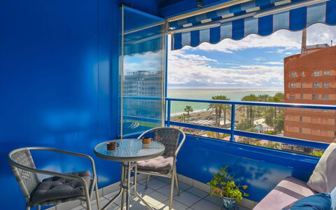 Malaga Pacifico: Meubles, Sol, Domicile, Sol, Chaise, Ombre, Appartement, Mobilier De Jardin, Plante D'Appartement, Table Cuisine Et Salle A Manger