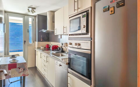 Malaga Pacifico: Meubles, Sol, Domicile, Sol, Chaise, Ombre, Appartement, Mobilier De Jardin, Plante D'Appartement, Table Cuisine Et Salle A Manger