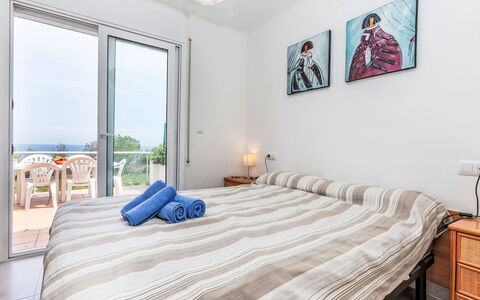 Mon Coeur: Meubles, Sol, Domicile, Sol, Chaise, Ombre, Appartement, Mobilier De Jardin, Plante D'Appartement, Table Cuisine Et Salle A Manger