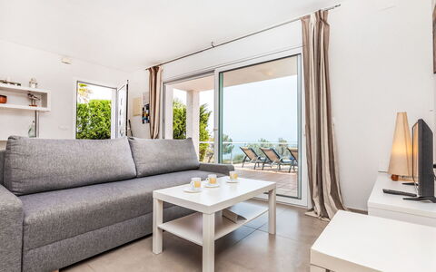 Mon Coeur: Meubles, Sol, Domicile, Sol, Chaise, Ombre, Appartement, Mobilier De Jardin, Plante D'Appartement, Table Cuisine Et Salle A Manger