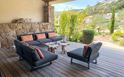 La Cupulatta: Meubles, Sol, Domicile, Sol, Chaise, Ombre, Appartement, Mobilier De Jardin, Plante D'Appartement, Table Cuisine Et Salle A Manger