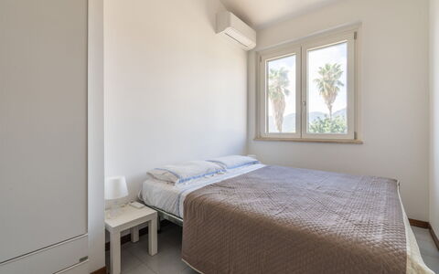 Borghi Piscina: Lit, Chambre, Design Intérieur, Sol, Bois, Sol, Drap De Lit, Plafond, Literie, Meubles