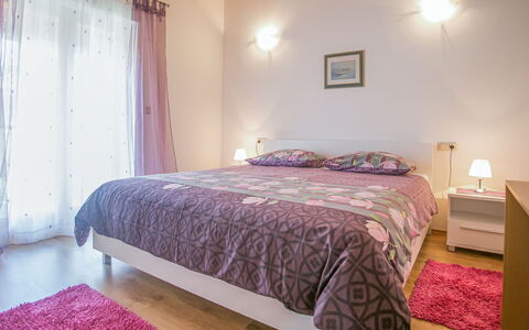 Villa Nevena: Lit, Design Intérieur, Meubles, Chambre, Drap De Lit, Sol, Literie, Plafond, Sol, Bois