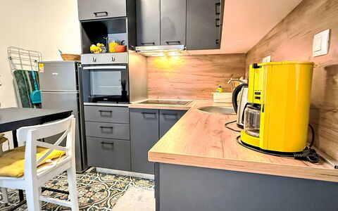 Martina: Appareil De Cuisine, Principaux Appliance, Cuisine, Meubles, Design Intérieur, Bois, Sol, Électroménager, Comptoir, Cabinetry