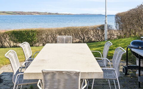Solbritt - 30M from the Sea: Meubles, Table, Mobilier De Jardin, Tableau De Plein Air, Chaise, Tache De Bois, Ombre, Arrière-Cour, Chalet, Table Cuisine Et Salle A Manger