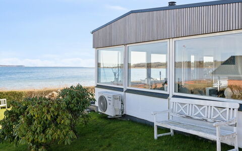 Solbritt - 30M from the Sea: Meubles, Table, Mobilier De Jardin, Tableau De Plein Air, Chaise, Tache De Bois, Ombre, Arrière-Cour, Chalet, Table Cuisine Et Salle A Manger