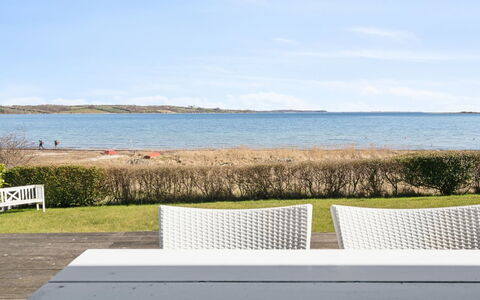 Solbritt - 30M from the Sea: Meubles, Table, Mobilier De Jardin, Tableau De Plein Air, Chaise, Tache De Bois, Ombre, Arrière-Cour, Chalet, Table Cuisine Et Salle A Manger