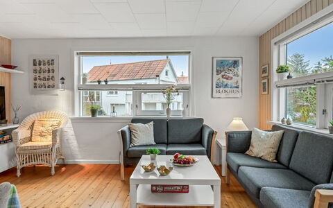 Annemone - 900M from the Sea: Meubles, Design Intérieur, Mur, Sol, Bois, Canapé, Sol, Plafond, Salon, Pièce